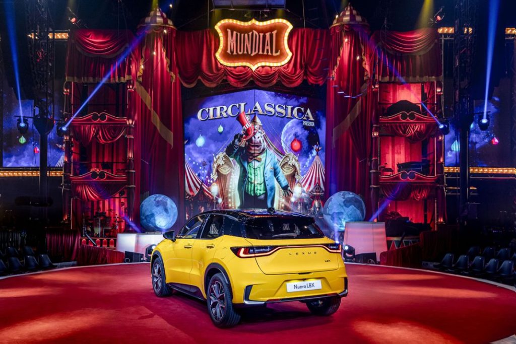 Esta Navidad Lexus te invita a vivir la magia del circo 10 Motor16 Lexus LBX Circlassica 13 Motor16