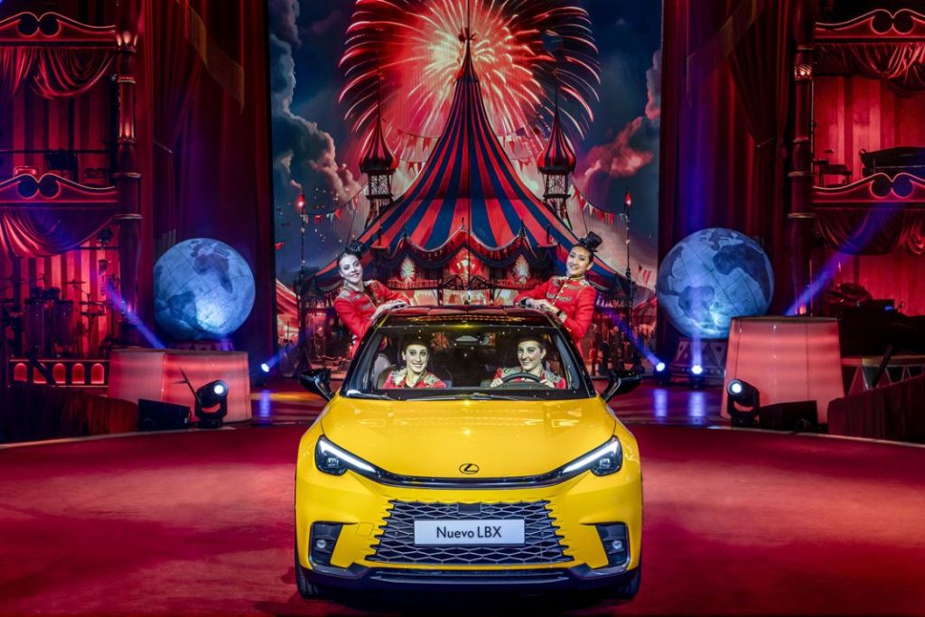 Esta Navidad Lexus te invita a vivir la magia del circo 3 Motor16 Lexus LBX Circlassica 3 Motor16