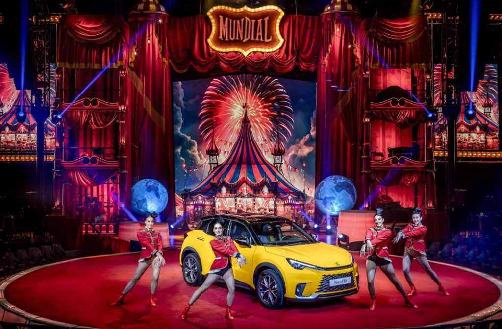 Esta Navidad Lexus te invita a vivir la magia del circo 4 Motor16 Lexus LBX Circlassica 4 Motor16