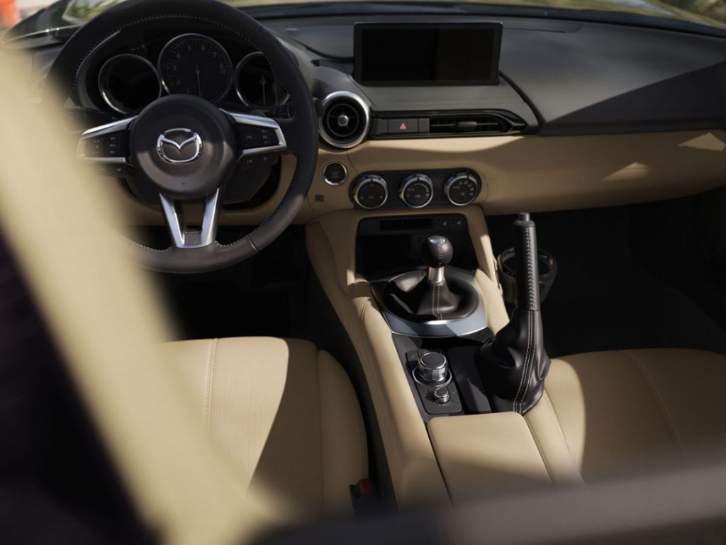 El icónico Mazda MX-5, todavía más divertido 10 Motor16 MAZDA MX5 2024 8 Motor16