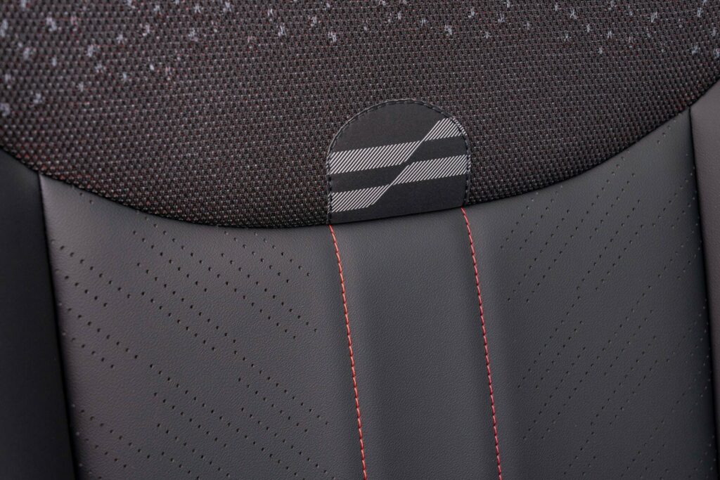 El Mini Cooper SE 2025 tendrá acabado John Cooper Works… pero no será más potente 11 Motor16 Mini Cooper SE John Cooper Works 2025 5 Motor16