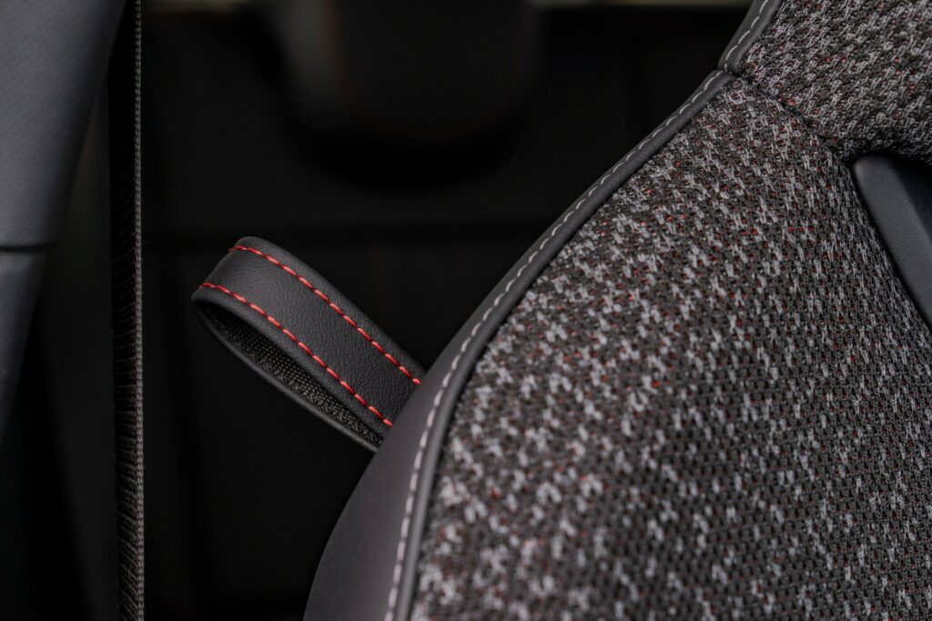 El Mini Cooper SE 2025 tendrá acabado John Cooper Works… pero no será más potente 10 Motor16 Mini Cooper SE John Cooper Works 2025 6 Motor16