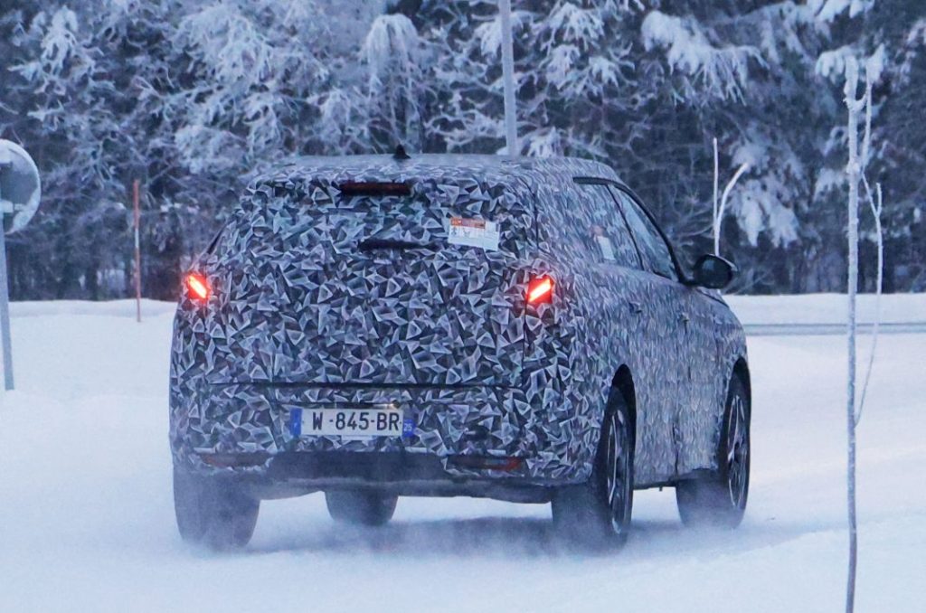 El Peugeot 5008 2024 se deja ver por primera vez en la nieve 17 Motor16 Peugeot 5008 2024 fotos espia 15 Motor16