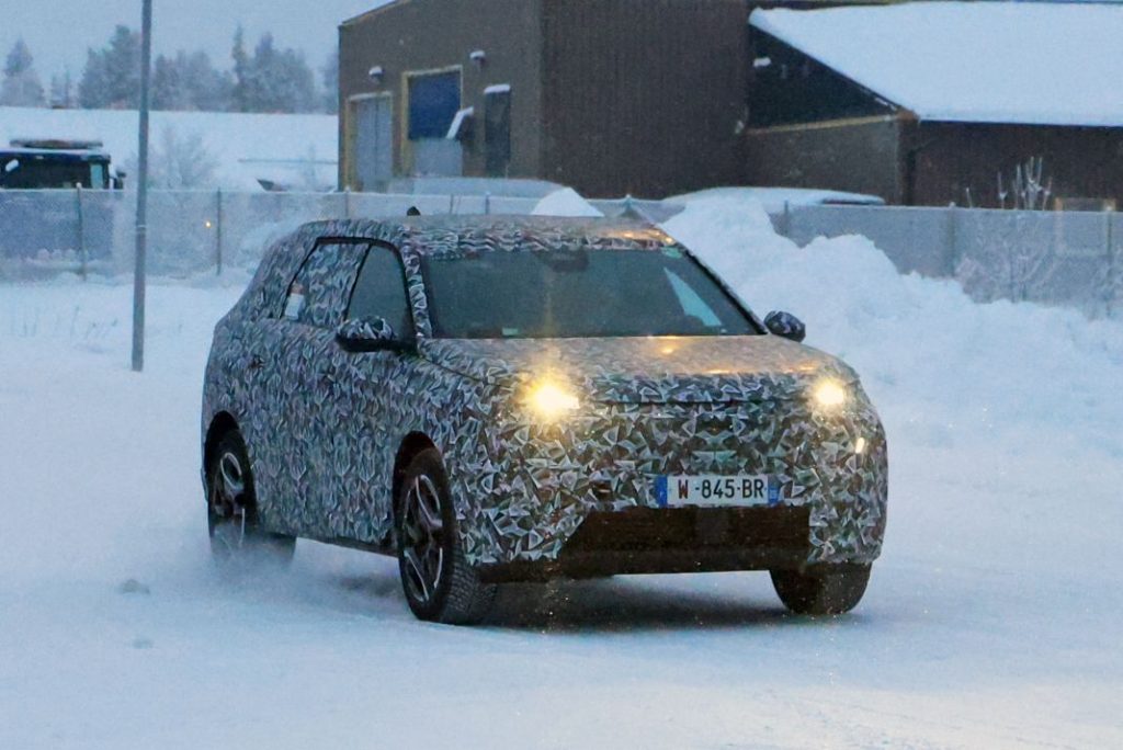 El Peugeot 5008 2024 se deja ver por primera vez en la nieve 4 Motor16 Peugeot 5008 2024 fotos espia 2 Motor16