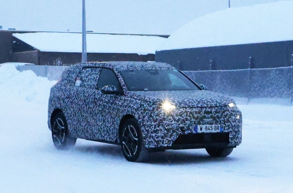 El Peugeot 5008 2024 se deja ver por primera vez en la nieve 5 Motor16 Peugeot 5008 2024 fotos espia 3 Motor16