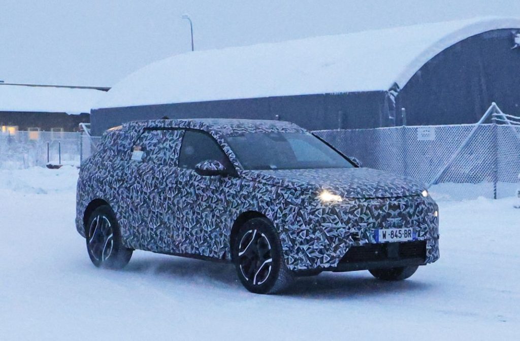 El Peugeot 5008 2024 se deja ver por primera vez en la nieve 6 Motor16 Peugeot 5008 2024 fotos espia 4 Motor16