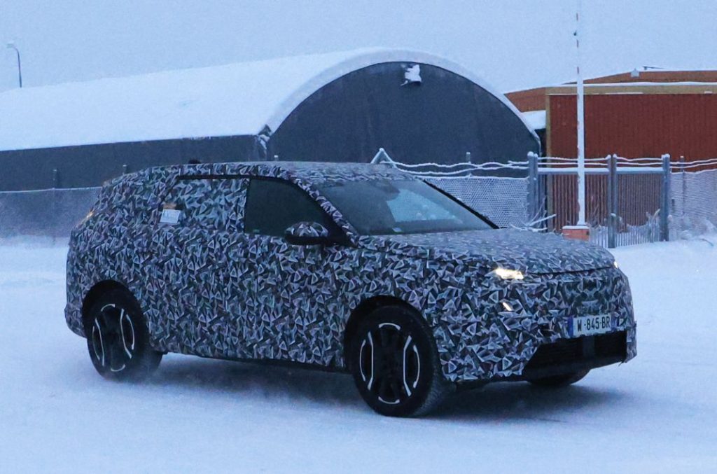 El Peugeot 5008 2024 se deja ver por primera vez en la nieve 7 Motor16 Peugeot 5008 2024 fotos espia 5 Motor16