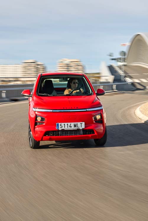 Ofensiva Invicta para la ciudad y un robusto TT eléctrico del 'telón de acero' 22 Motor16 Pocco 11 1 Motor16