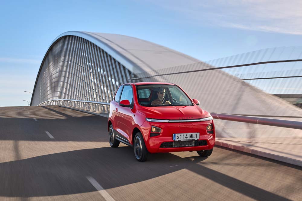 Ofensiva Invicta para la ciudad y un robusto TT eléctrico del 'telón de acero' 23 Motor16 Pocco 14 1 Motor16