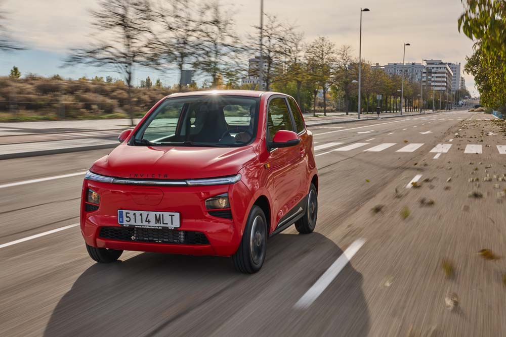 Ofensiva Invicta para la ciudad y un robusto TT eléctrico del 'telón de acero' 24 Motor16 Pocco 16 1 Motor16