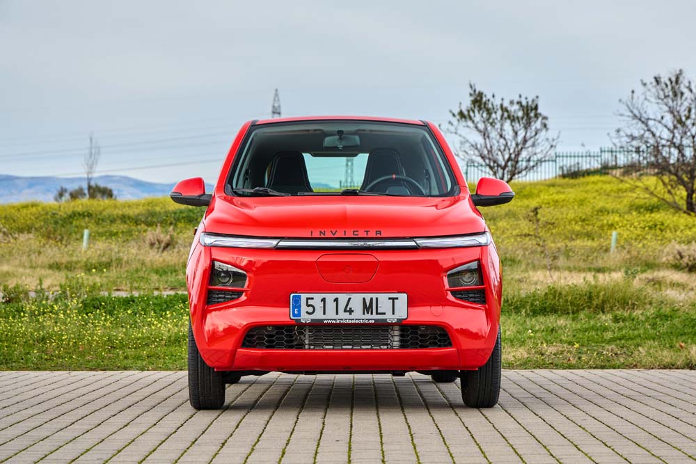 Ofensiva Invicta para la ciudad y un robusto TT eléctrico del 'telón de acero' 18 Motor16 Pocco 2 1 Motor16