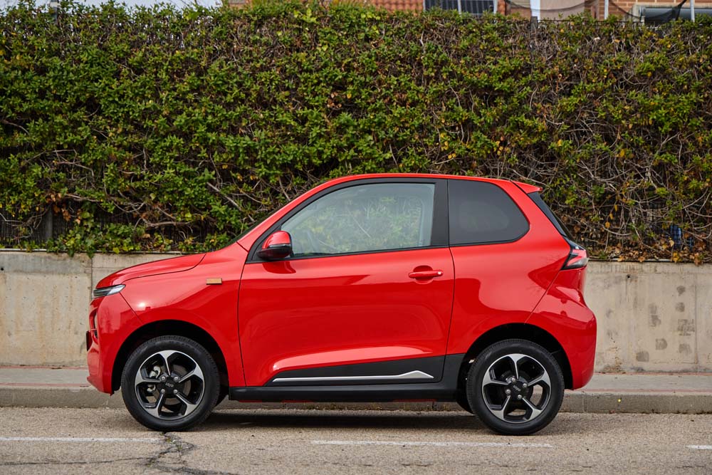 Ofensiva Invicta para la ciudad y un robusto TT eléctrico del 'telón de acero' 26 Motor16 Pocco 24 1 Motor16