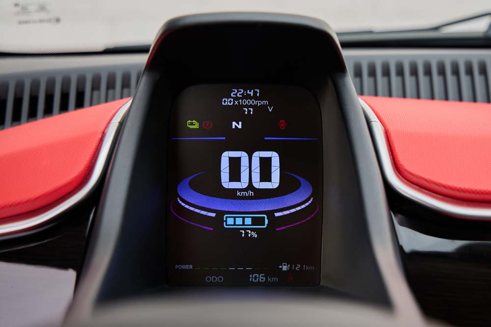Ofensiva Invicta para la ciudad y un robusto TT eléctrico del 'telón de acero' 29 Motor16 Pocco detalles 6 1 Motor16