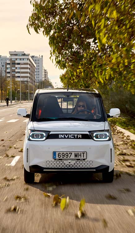 Ofensiva Invicta para la ciudad y un robusto TT eléctrico del 'telón de acero' 40 Motor16 Pony 13 1 Motor16