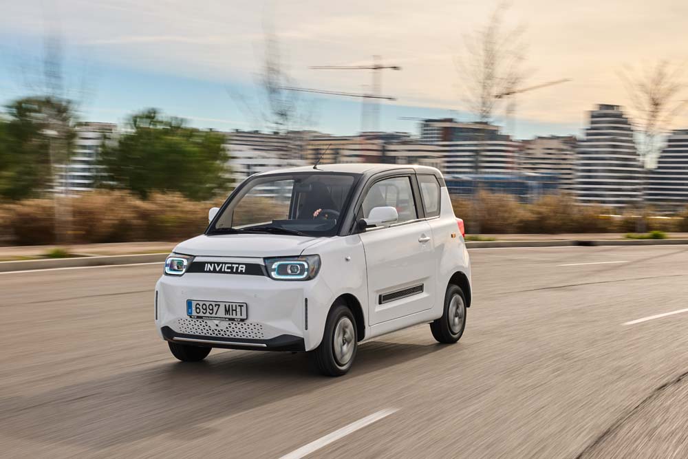 Ofensiva Invicta para la ciudad y un robusto TT eléctrico del 'telón de acero' 42 Motor16 Pony 15 1 Motor16