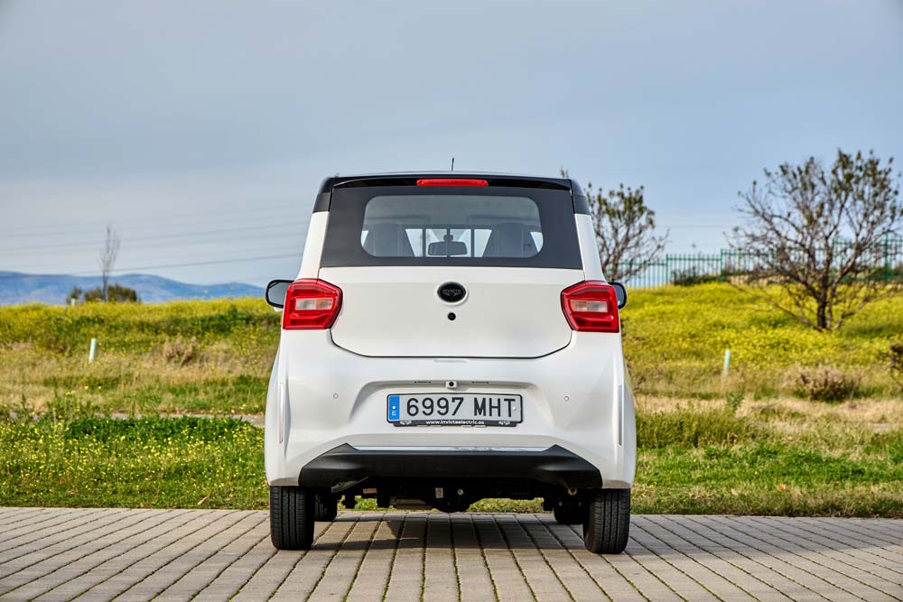 Ofensiva Invicta para la ciudad y un robusto TT eléctrico del 'telón de acero' 35 Motor16 Pony 2 1 Motor16