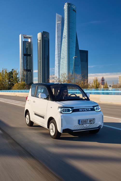 Ofensiva Invicta para la ciudad y un robusto TT eléctrico del 'telón de acero' 36 Motor16 Pony 4 1 Motor16