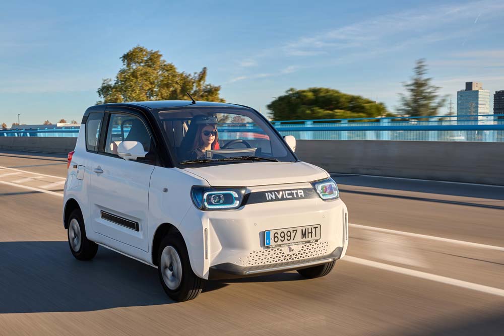 Ofensiva Invicta para la ciudad y un robusto TT eléctrico del 'telón de acero' 37 Motor16 Pony 5 2 Motor16