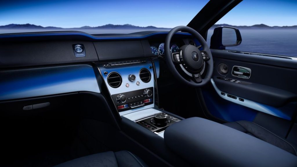 Estos son los Rolls-Royce más exclusivos creados en 2023 (II) 1 Motor16 Rolls Royce Black Badge Cullinan Blue Shadow 2 Motor16