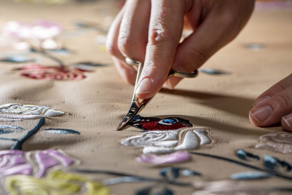 Estos son los Rolls-Royce más exclusivos creados en 2023 (I) 3 Motor16 Rolls Royce Rose Blossom Phantom 5 Motor16