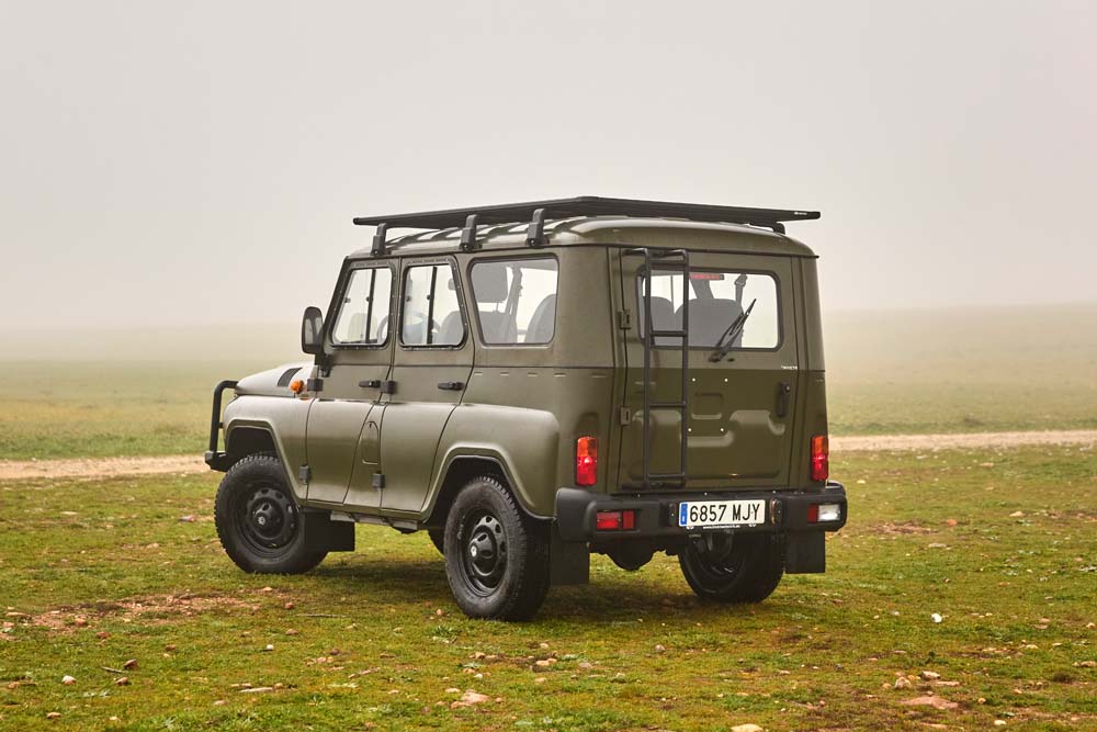 Ofensiva Invicta para la ciudad y un robusto TT eléctrico del 'telón de acero' 75 Motor16 Spartan 20 1 Motor16