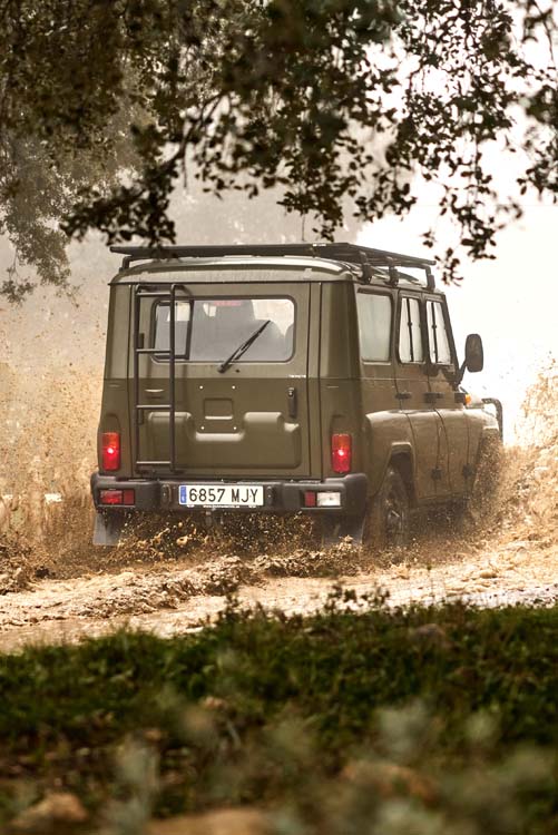 Ofensiva Invicta para la ciudad y un robusto TT eléctrico del 'telón de acero' 80 Motor16 Spartan 25 1 Motor16