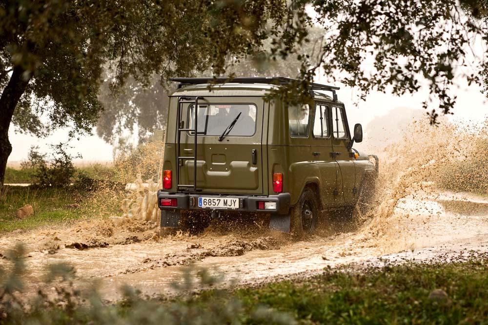 Ofensiva Invicta para la ciudad y un robusto TT eléctrico del 'telón de acero' 81 Motor16 Spartan 26 1 Motor16