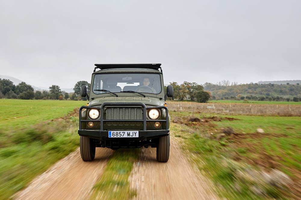 Ofensiva Invicta para la ciudad y un robusto TT eléctrico del 'telón de acero' 84 Motor16 Spartan 29 1 Motor16