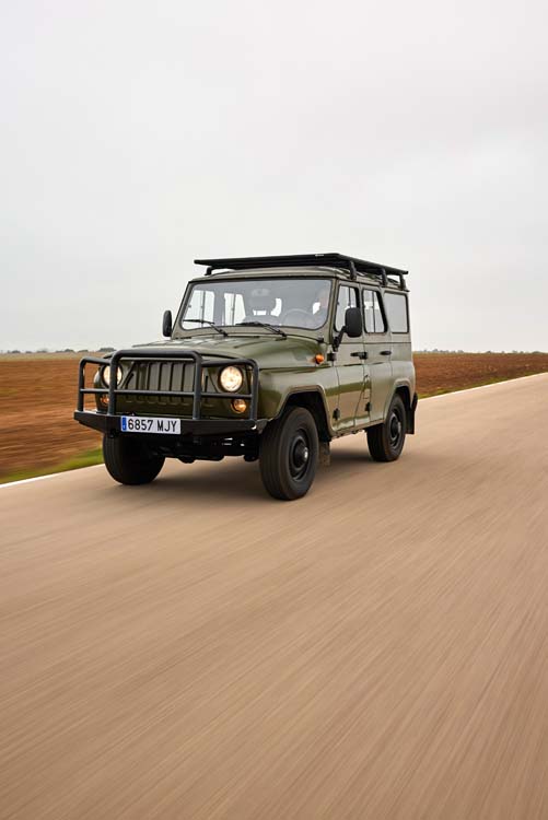 Ofensiva Invicta para la ciudad y un robusto TT eléctrico del 'telón de acero' 64 Motor16 Spartan 9 1 Motor16