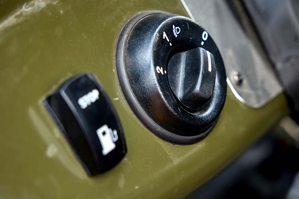 Ofensiva Invicta para la ciudad y un robusto TT eléctrico del 'telón de acero' 98 Motor16 Spartan Interior 10 1 Motor16