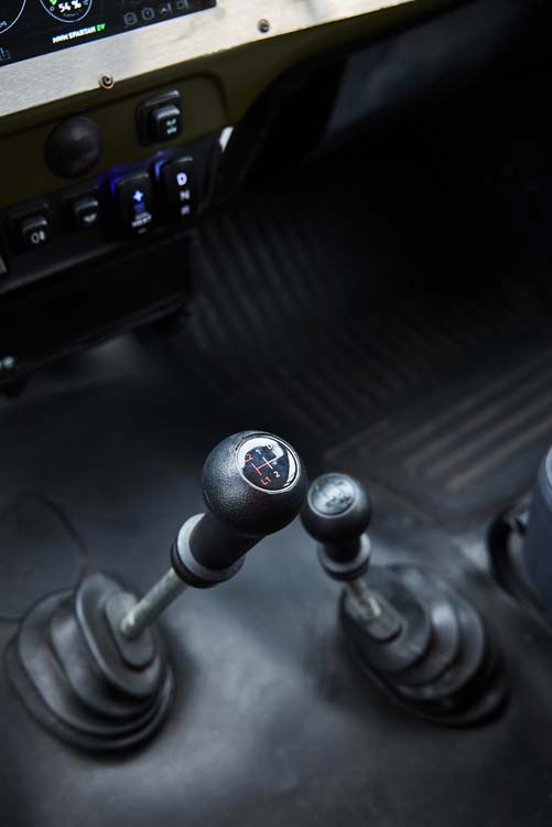 Ofensiva Invicta para la ciudad y un robusto TT eléctrico del 'telón de acero' 93 Motor16 Spartan Interior 5 1 Motor16