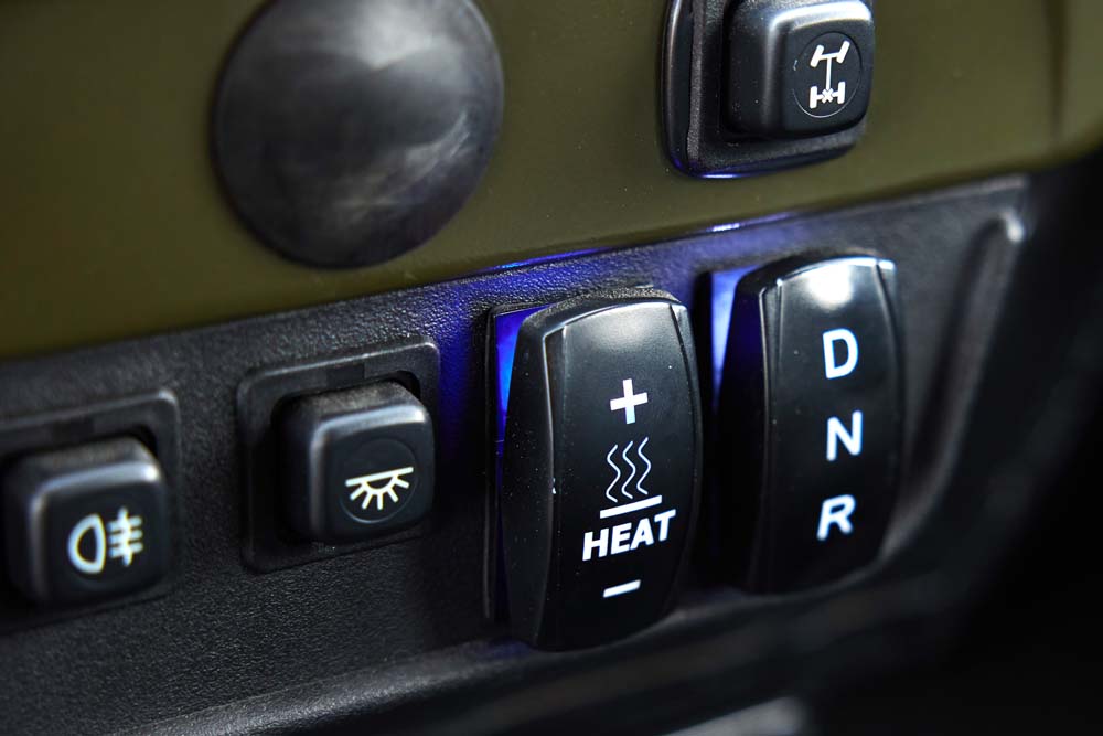 Ofensiva Invicta para la ciudad y un robusto TT eléctrico del 'telón de acero' 94 Motor16 Spartan Interior 6 1 Motor16