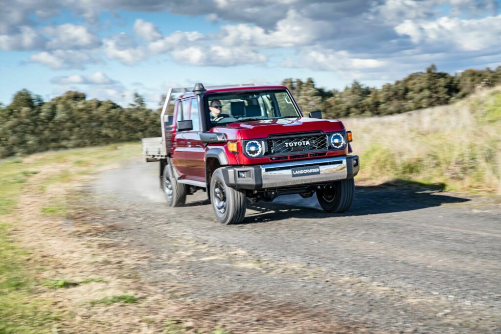 El Toyota Land Cruiser 70 estrena rediseño y recupera la carrocería corta 23 Motor16 Toyota Land Cruiser Serie 70 2024 5 Motor16