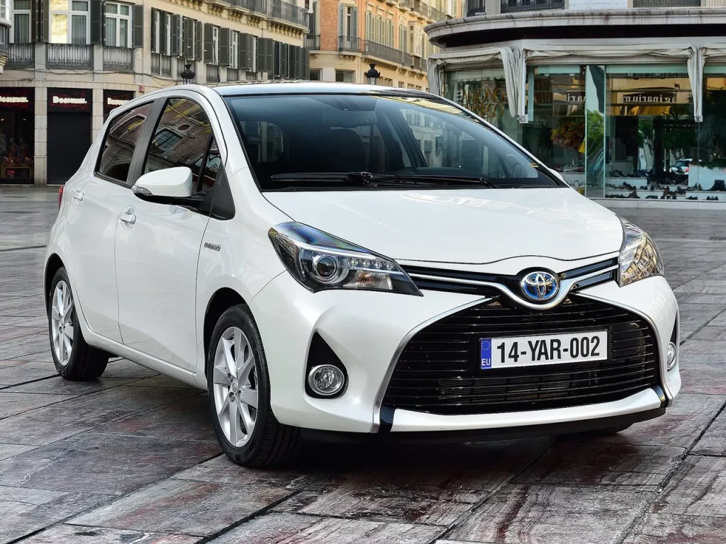 La lista definitiva de los coches que menos contaminan 8 Motor16 Toyota Yaris Hybrid 2015 C01 Motor16