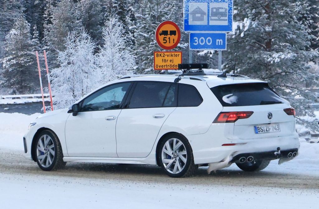 Fotos espía del familiar más ‘hot’, el Volkswagen Golf R Variant 2024 14 Motor16 VW Golf R Wagon facelift 12 Motor16