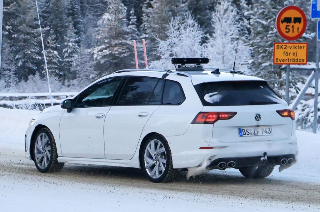 Fotos espía del familiar más ‘hot’, el Volkswagen Golf R Variant 2024 15 Motor16 VW Golf R Wagon facelift 13 Motor16