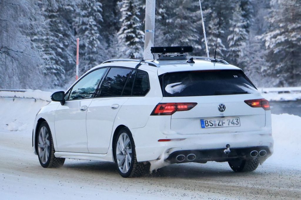 Fotos espía del familiar más ‘hot’, el Volkswagen Golf R Variant 2024 17 Motor16 VW Golf R Wagon facelift 15 Motor16