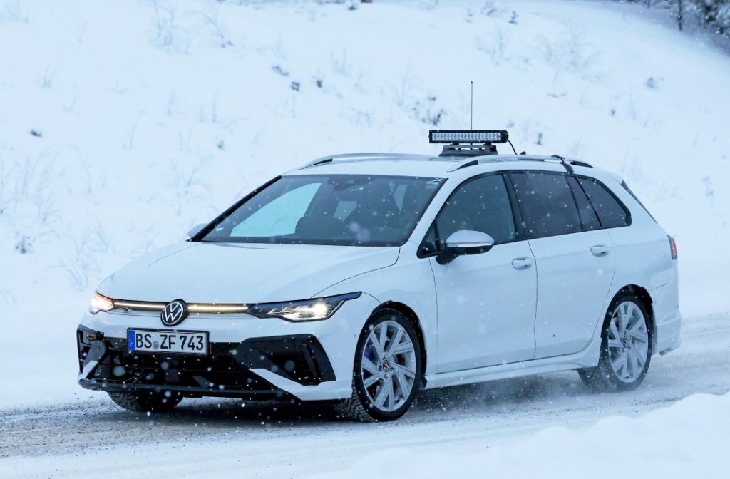 Fotos espía del familiar más ‘hot’, el Volkswagen Golf R Variant 2024 22 Motor16 VW Golf R Wagon facelift 20 Motor16