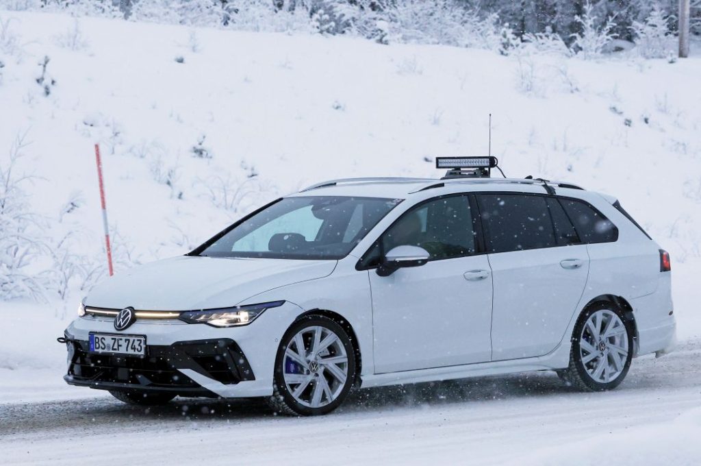 Fotos espía del familiar más ‘hot’, el Volkswagen Golf R Variant 2024 23 Motor16 VW Golf R Wagon facelift 21 Motor16