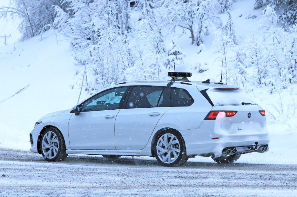 Fotos espía del familiar más ‘hot’, el Volkswagen Golf R Variant 2024 26 Motor16 VW Golf R Wagon facelift 24 Motor16