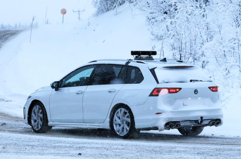 Fotos espía del familiar más ‘hot’, el Volkswagen Golf R Variant 2024 27 Motor16 VW Golf R Wagon facelift 25 Motor16