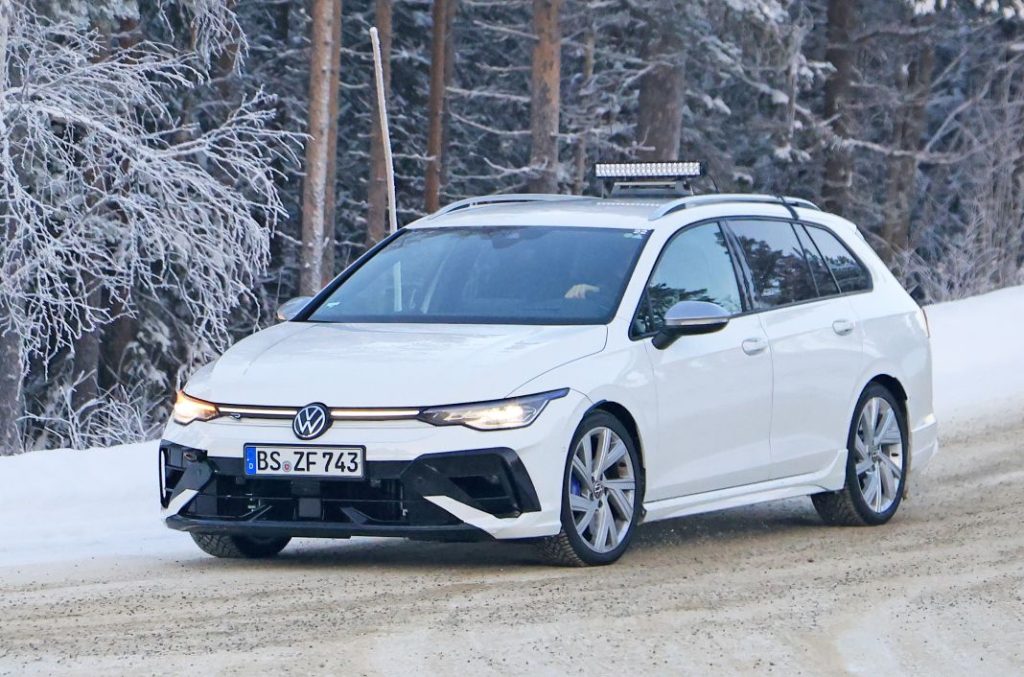 Fotos espía del familiar más ‘hot’, el Volkswagen Golf R Variant 2024 6 Motor16 VW Golf R Wagon facelift 4 Motor16