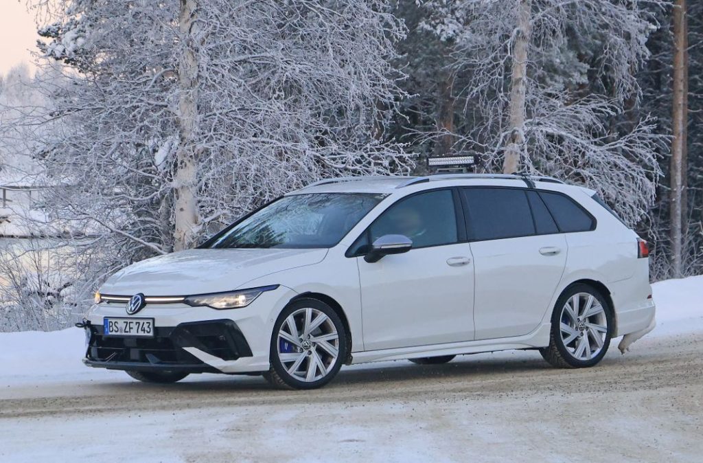 Fotos espía del familiar más ‘hot’, el Volkswagen Golf R Variant 2024 9 Motor16 VW Golf R Wagon facelift 7 Motor16