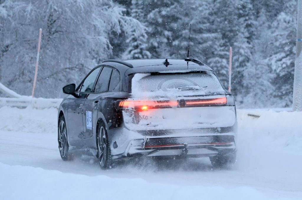 El Volkswagen ID.7 Tourer se enfrenta a las pruebas invernales 14 Motor16 Volkswagen ID.7 Tourer 12 Motor16