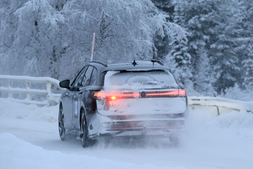 El Volkswagen ID.7 Tourer se enfrenta a las pruebas invernales 15 Motor16 Volkswagen ID.7 Tourer 13 Motor16