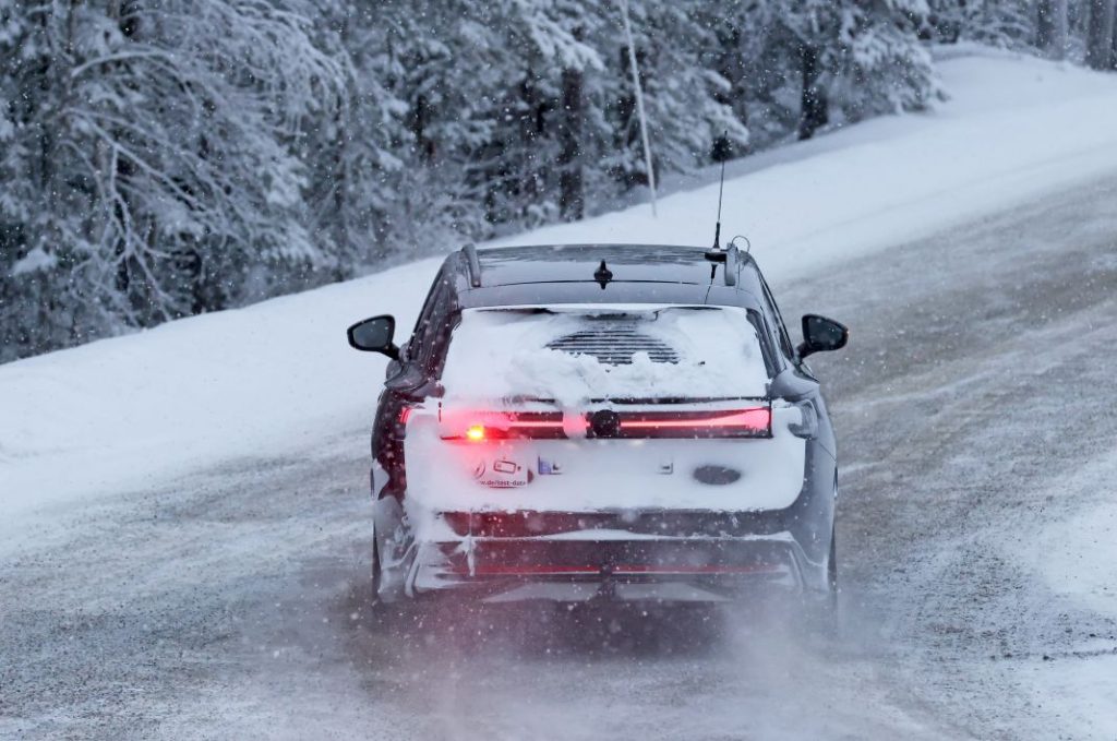 El Volkswagen ID.7 Tourer se enfrenta a las pruebas invernales 26 Motor16 Volkswagen ID.7 Tourer 24 Motor16