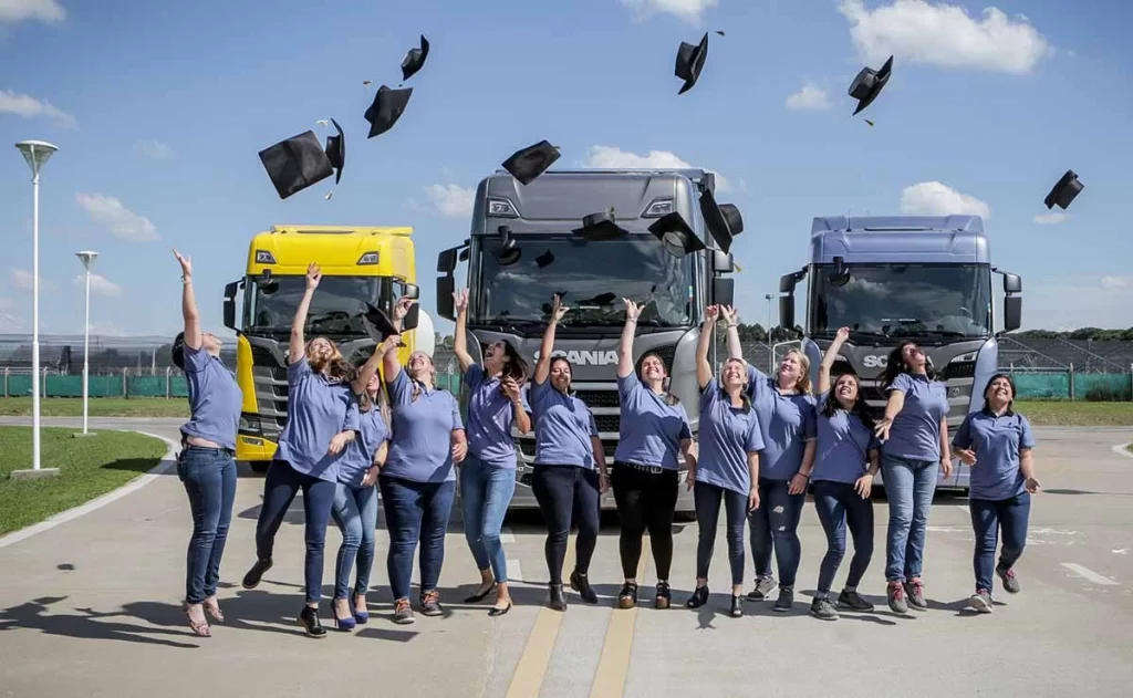 Mujeres. Y conductoras 43 Motor16 camioneras scania argentina 1 Motor16