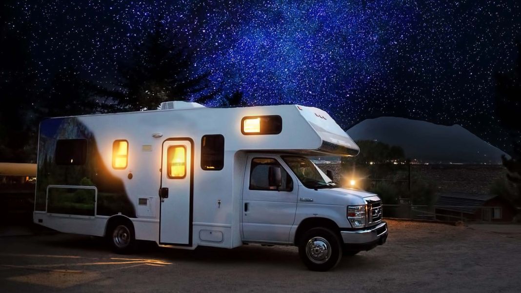 7 indispensables para no pasar frío en tu caravana 1 Motor16 AISLAMIENTO TÉRMICO: EL ESCUDO CONTRA EL FRÍO