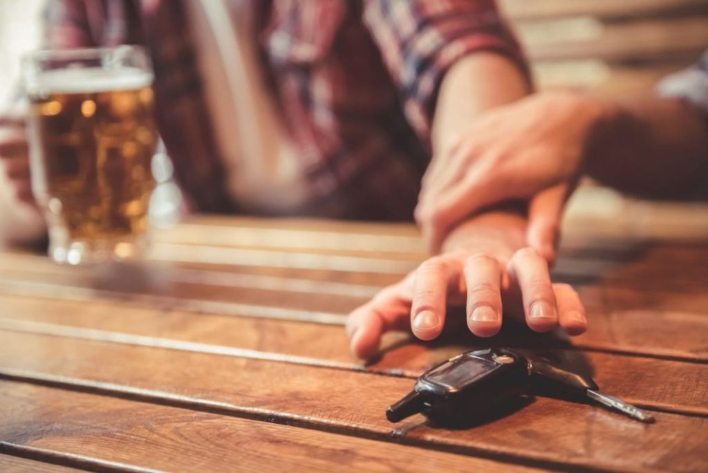Llegan las comidas y cenas de empresa: La DGT te recuerda dónde están los límites con el alcohol 50 Motor16 ley