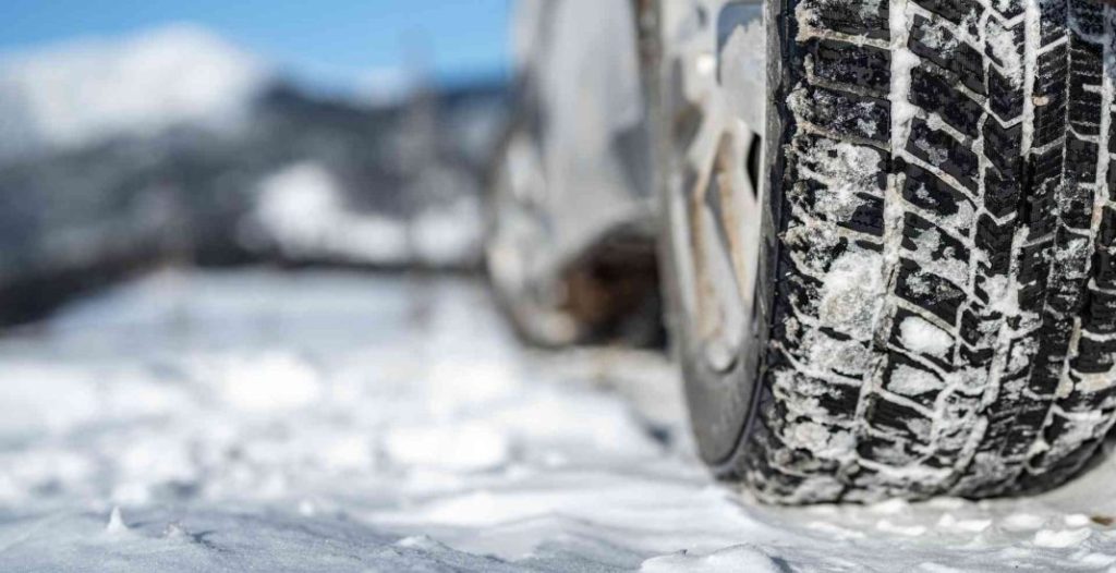 Los 5 consejos que la Guardia Civil de Tráfico quiere que pongas en práctica si conduces sobre nieve 103 Motor16 cuidado